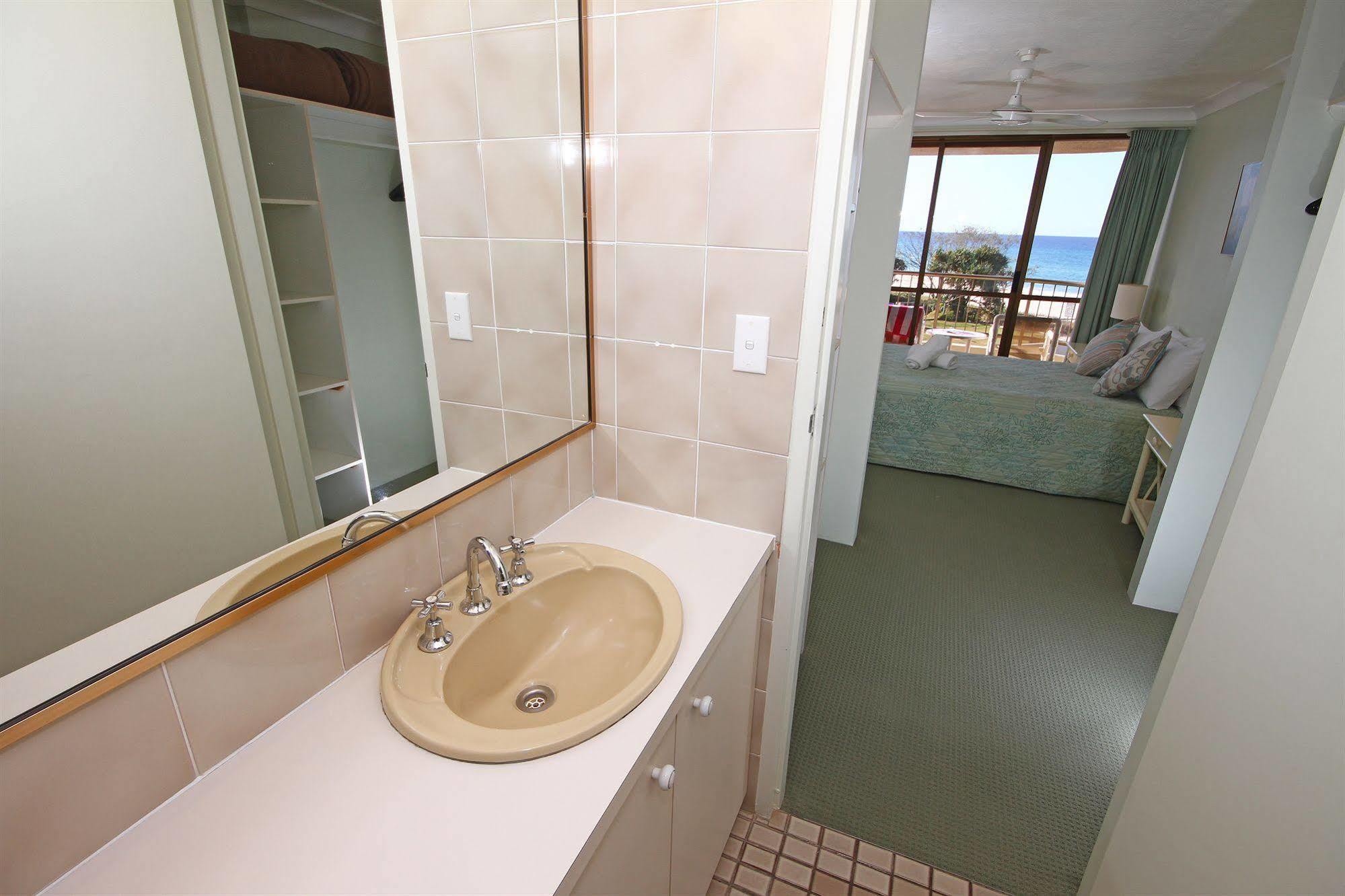 San Simeon Beachfront Apartments Tugun Голд-Кост Екстер'єр фото